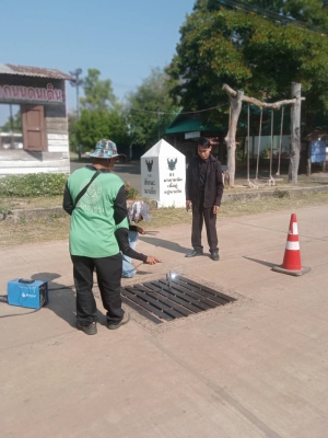 นายพิชิต โทสวัสดิ์ รองนายกเทศมนตรีตำบลนาเยีย ลงพื้นที่กำกับดูแลการปฏิบัติงานของเจ้าหน้าที่กองช่างเทศบาลตำบลนาเยีย  ดำเนินการซ่อมแซมฝาคลองที่ชำรุด