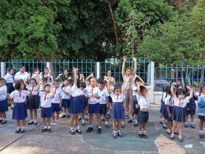 คณะครูศูนย์พัฒนาเด็กเล็กเทศบาลตำบลนาเยีย จัดกิจกรรมเข้าแถวเคารพธงชาติ พร้อมนำกิจกรรมออกกำลังกายบริหารร่างกาย